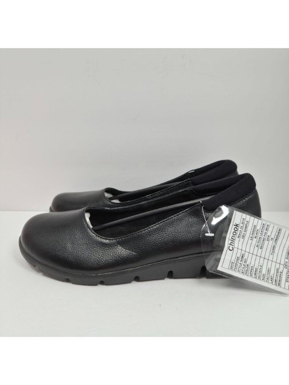 Chinook Women's Black Leather Slip-On Shoes US Size 7 NWT - Picture 2 of 8